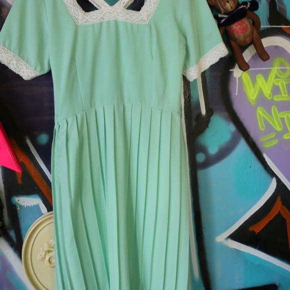 Mod Cloth Retro - Picture 5 of 8